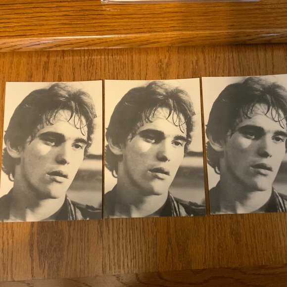 VINTAGE PUBLICITY POSTCARDS OF ACTOR MATT DILLON - LOT OF 3 - Picture 1 of 2